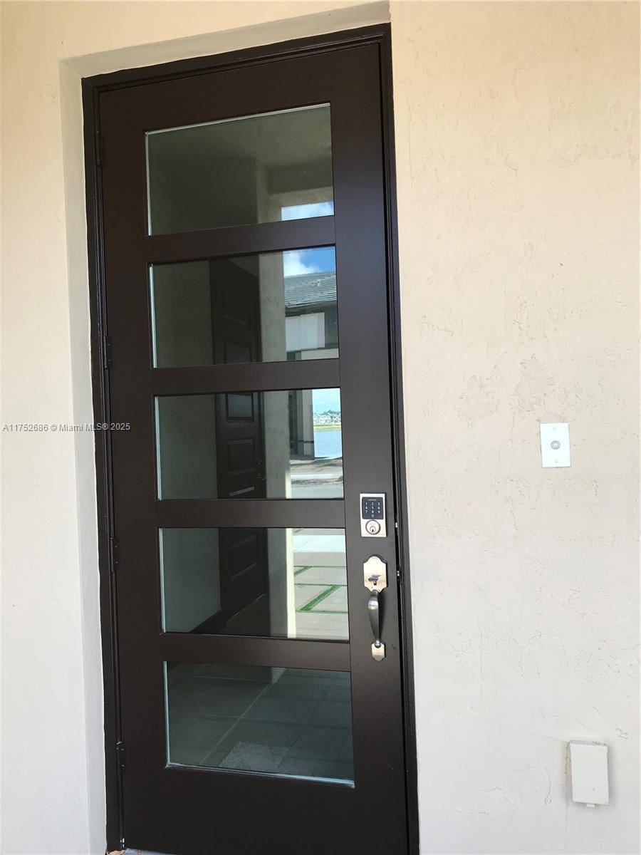 Miami Lakes, FL 33018,15945 NW 91 CT
