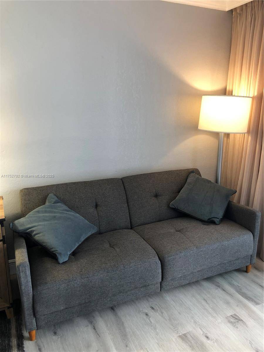 Sunny Isles Beach, FL 33160,19201 Collins Ave #806