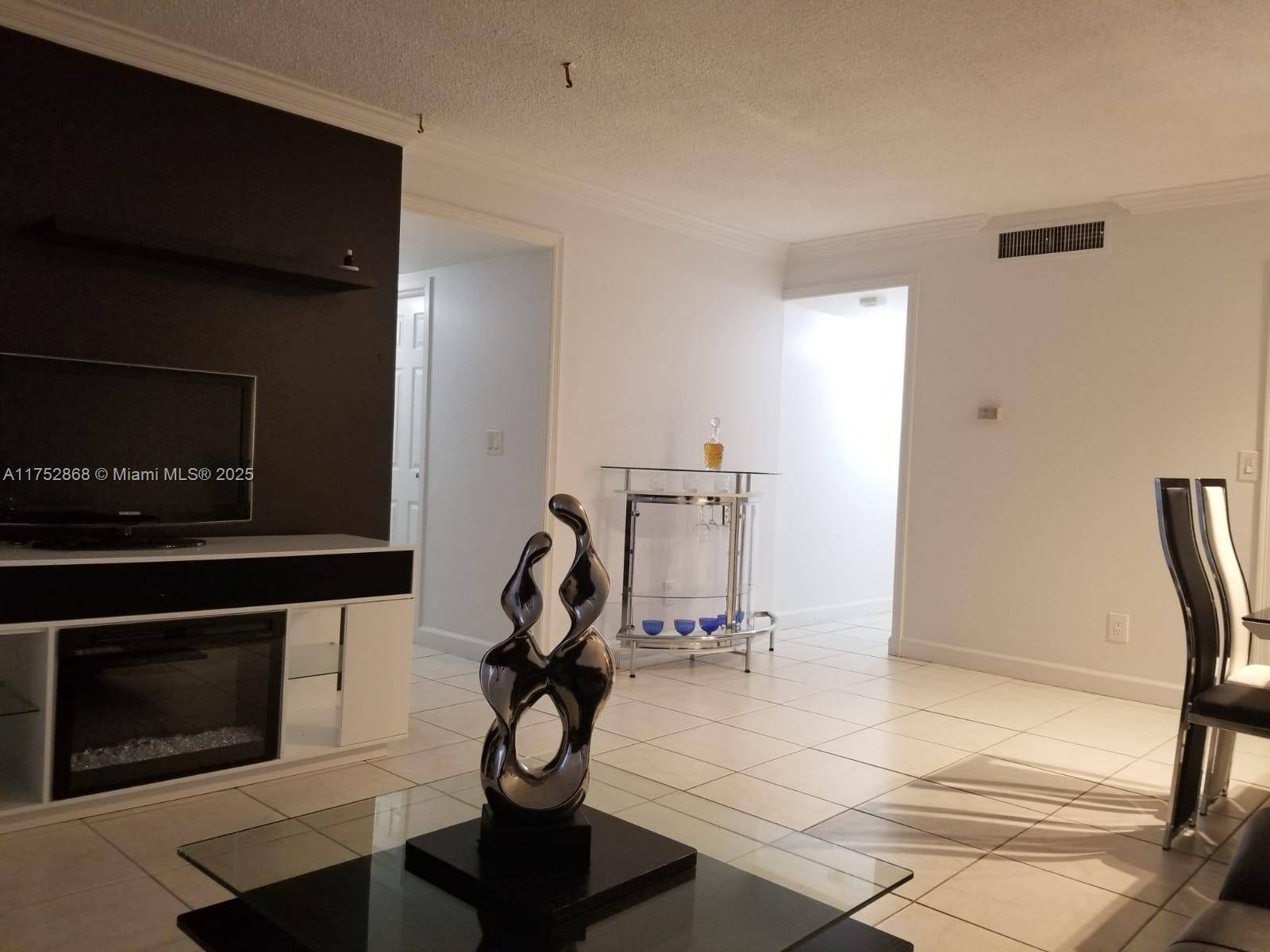 North Miami, FL 33181,2020 NE 135th St #904