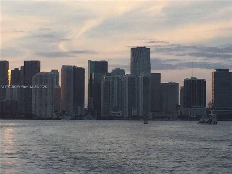 Miami, FL 33132,50 Biscayne Blvd #4105