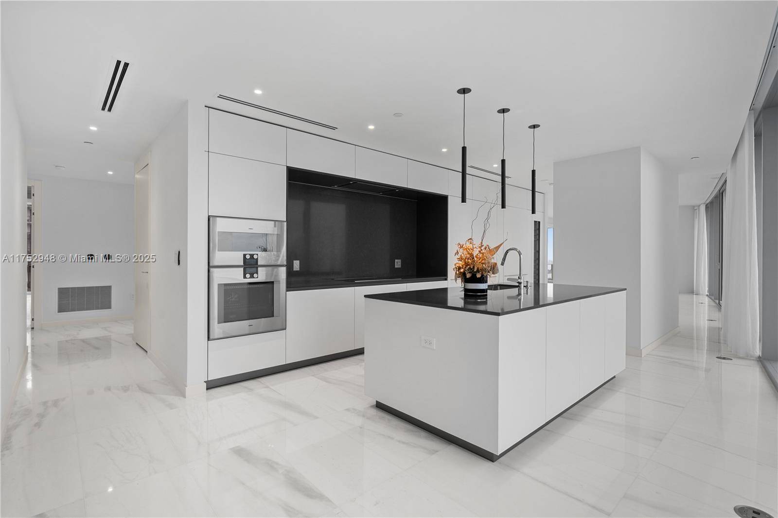 Miami, FL 33131,300 Biscayne Blvd Way #3801