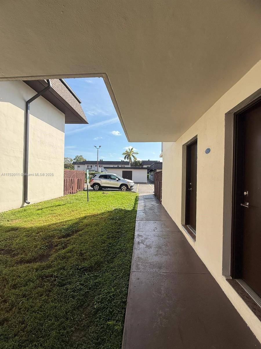 Miami, FL 33156,8601 SW 94th St #125W