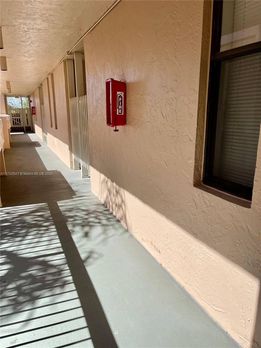Plantation, FL 33317,6800 Cypress Rd #408