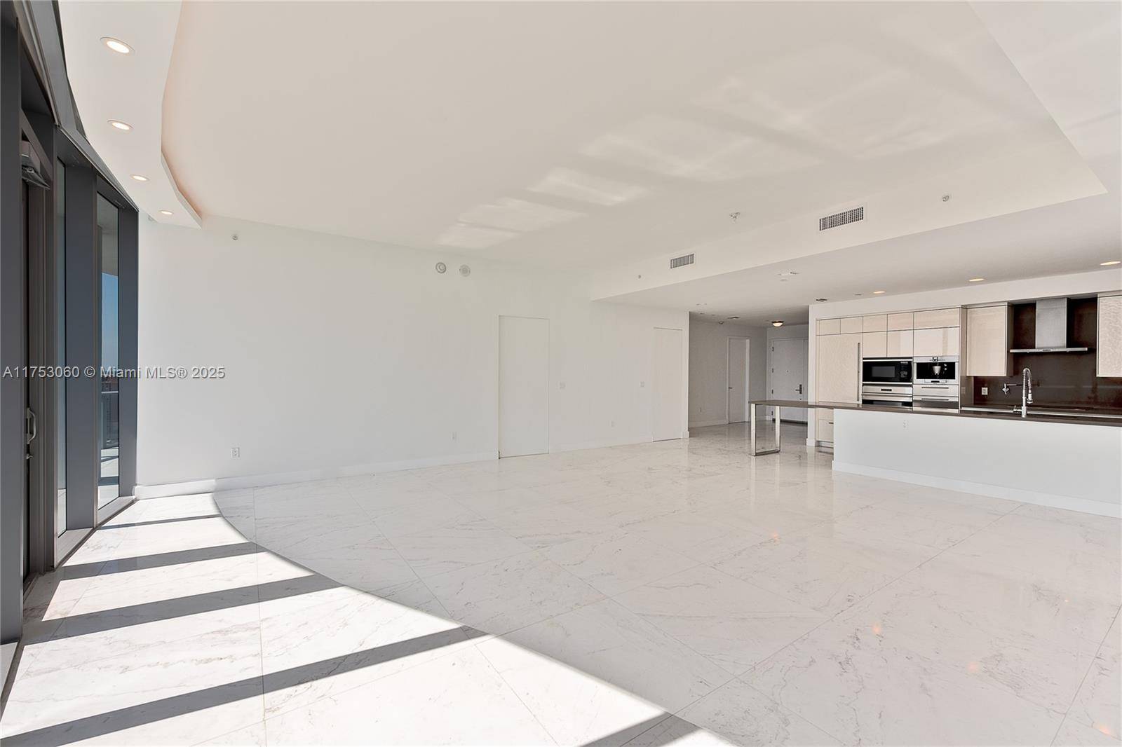 Sunny Isles Beach, FL 33160,17475 Collins Ave #2003
