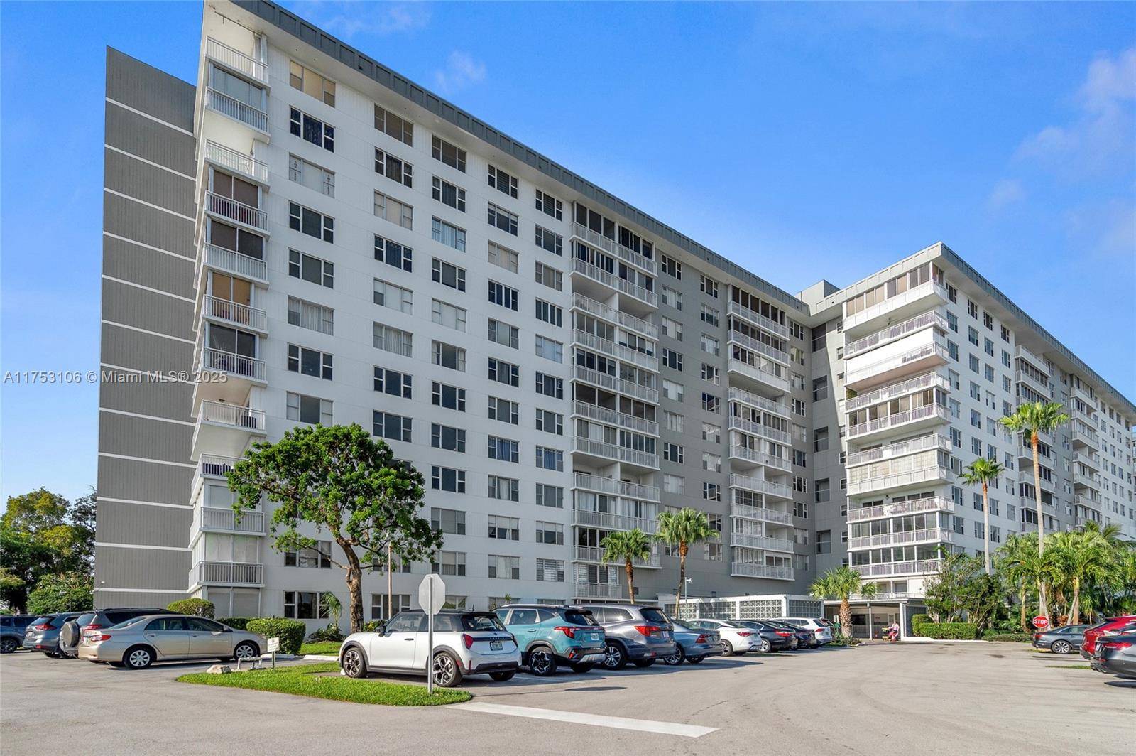 Hollywood, FL 33021,3800 Hillcrest Dr #815