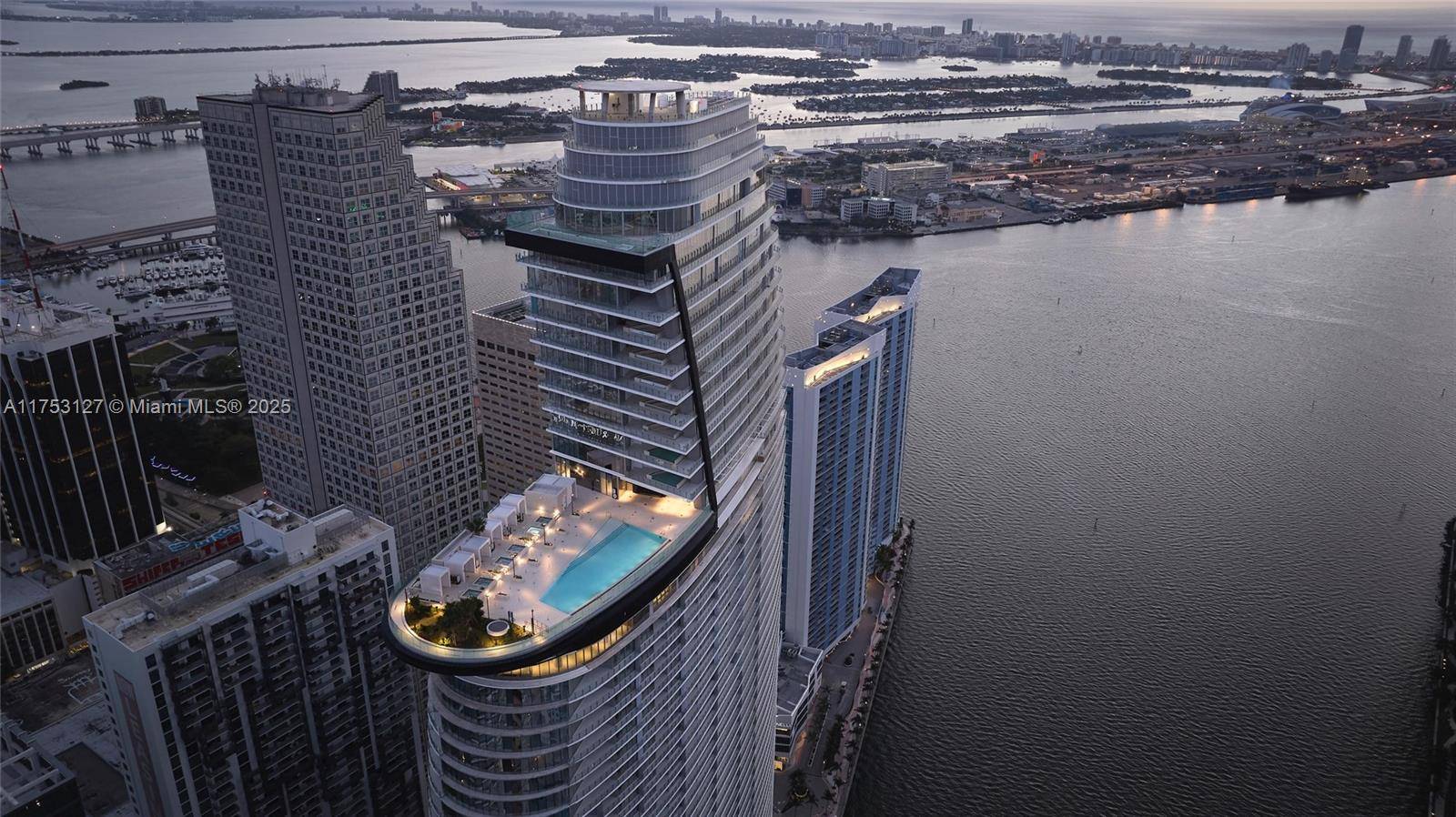 Miami, FL 33131,300 Biscayne Blvd Way #4204