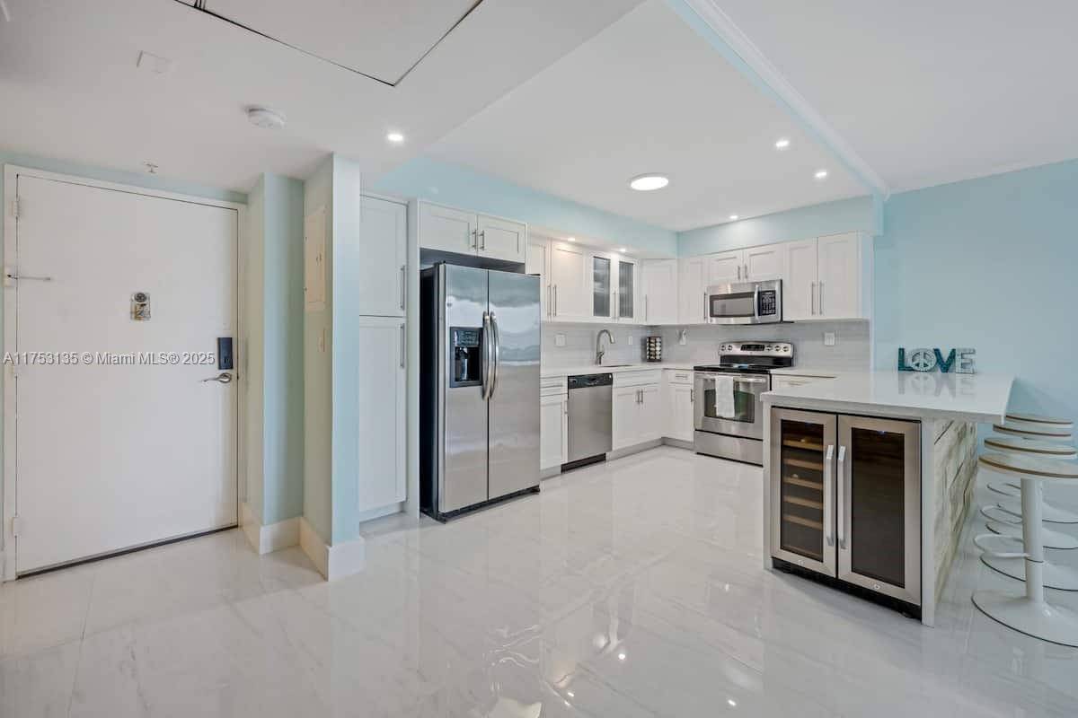 Sunny Isles Beach, FL 33160,19370 Collins Ave #1121