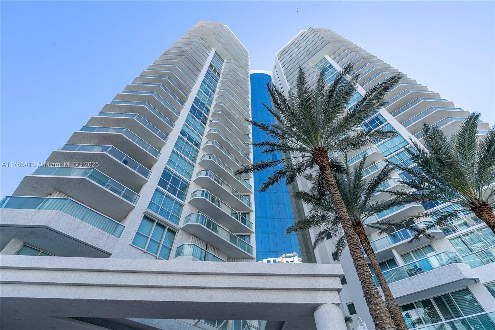 Sunny Isles Beach, FL 33160,16400 Collins Ave #744