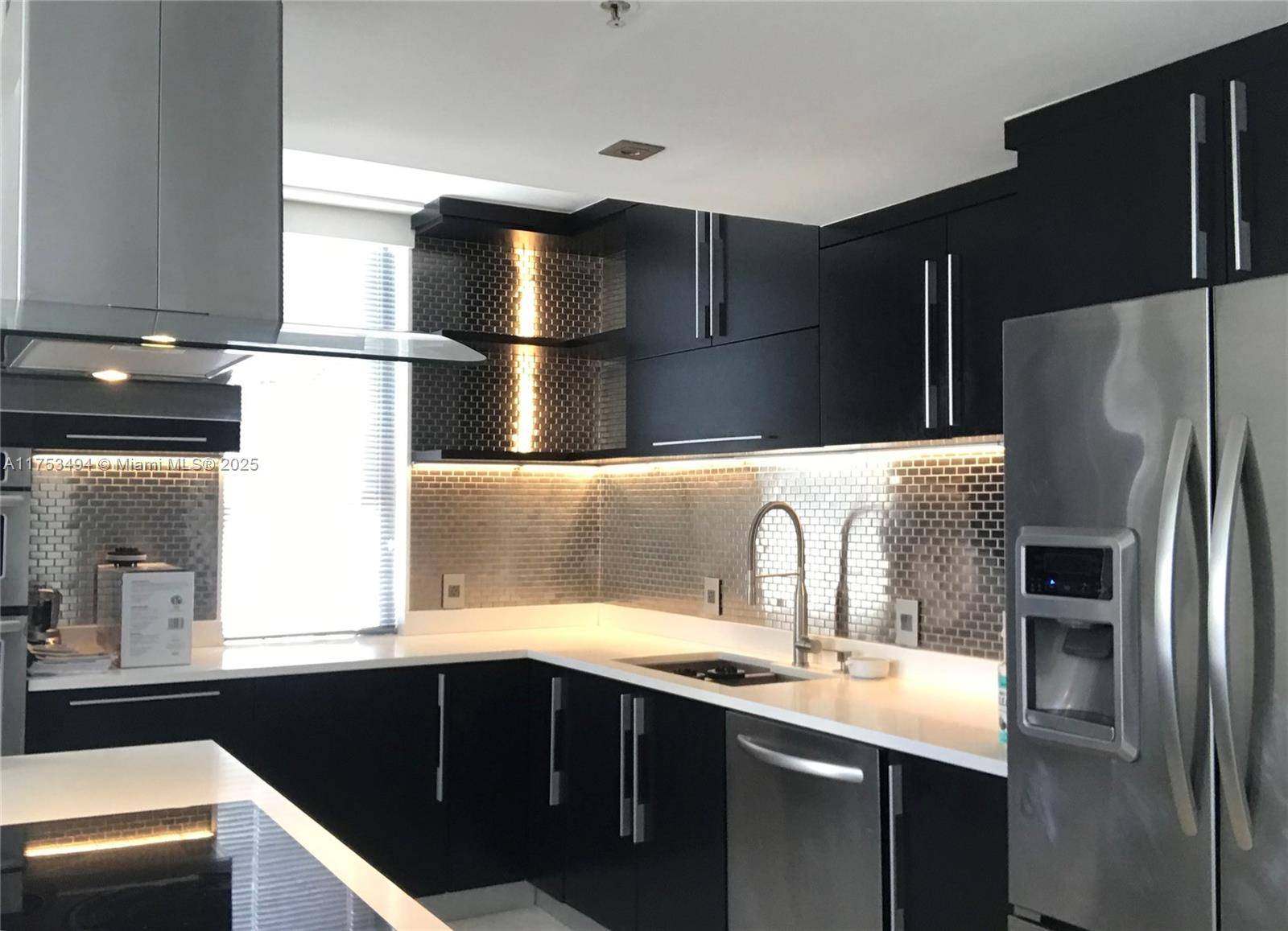 Miami, FL 33131,701 Brickell Key Blvd #910