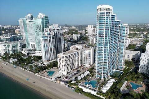 Hollywood, FL 33019,3505 S Ocean Dr #704