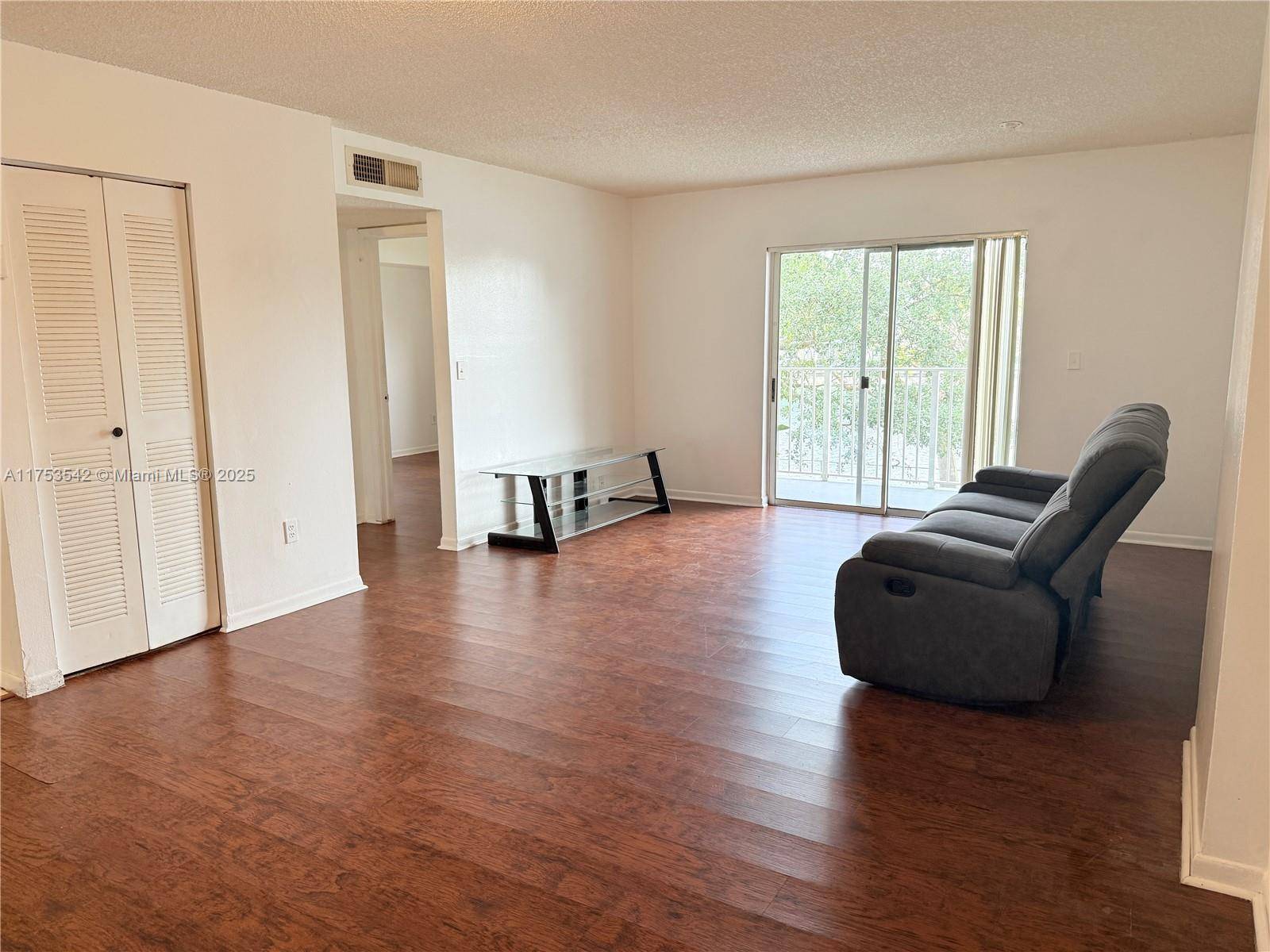 Cutler Bay, FL 33189,8260 SW 210th St #108