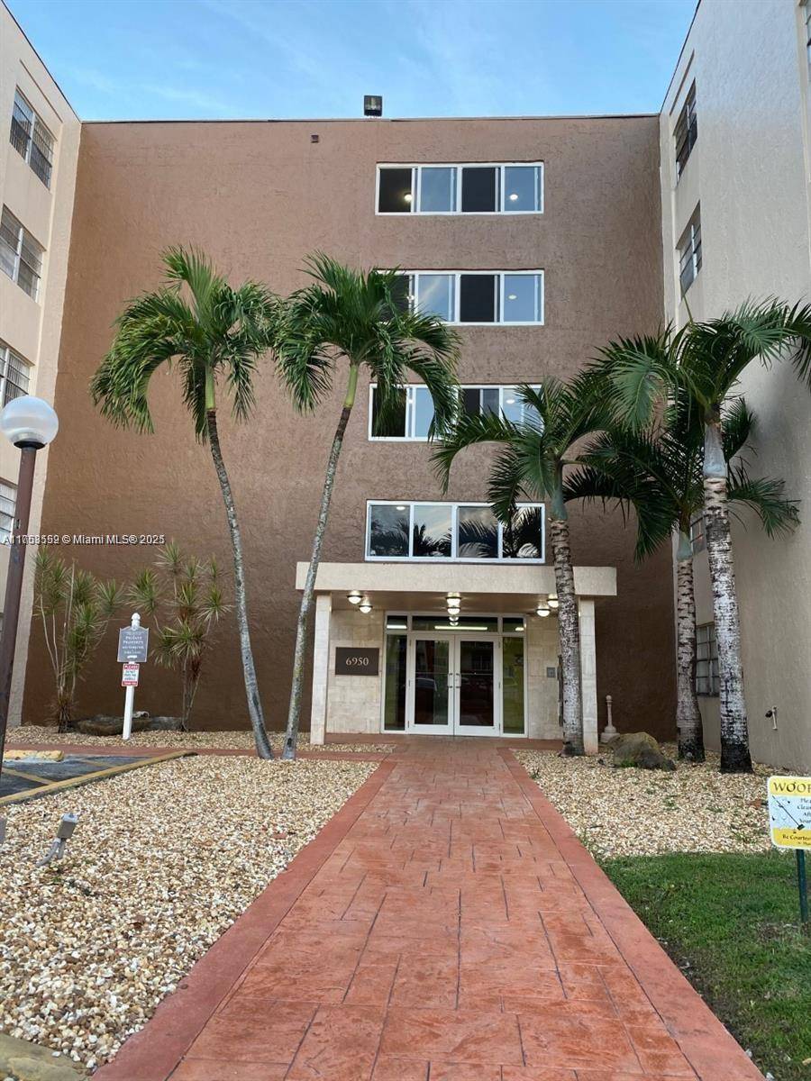 Hialeah, FL 33015,6950 Miami Gardens Dr #2-406