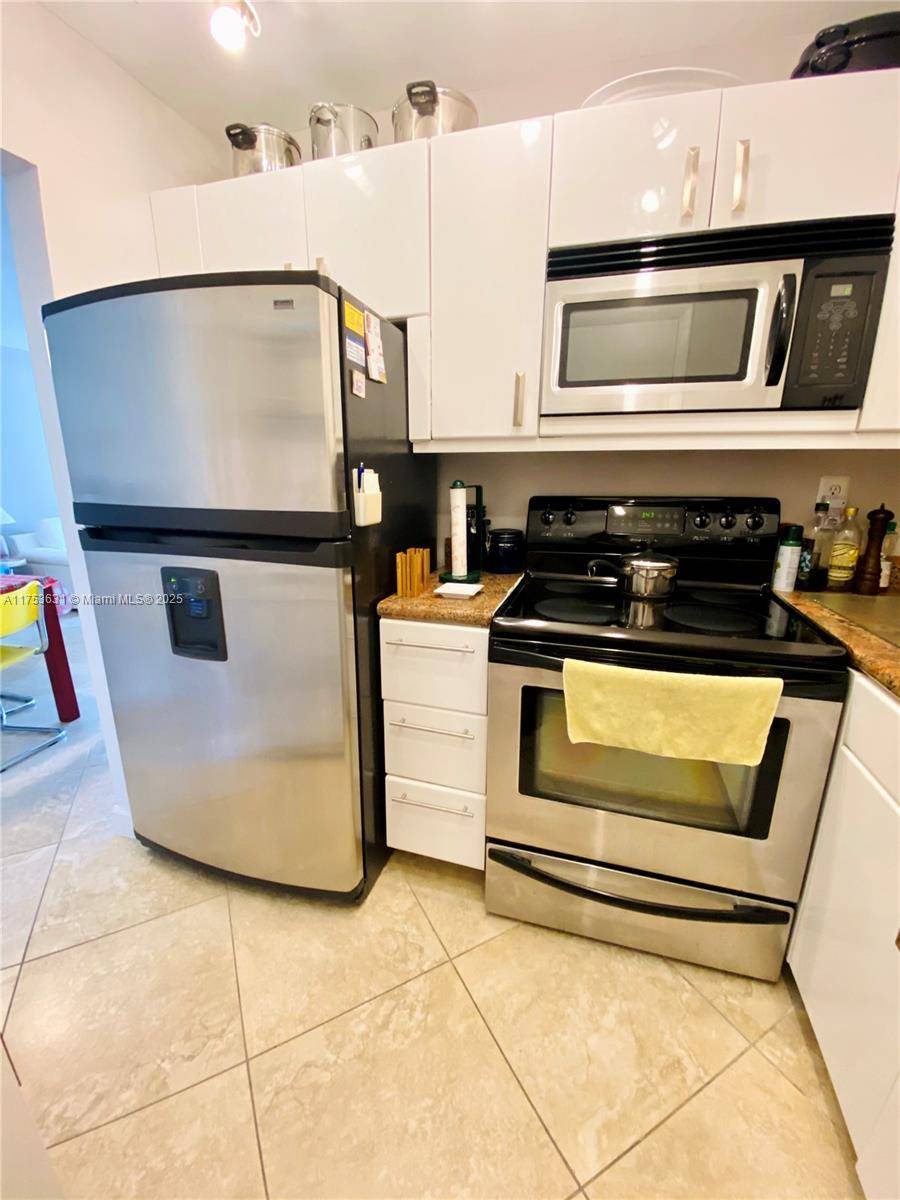 Oakland Park, FL 33334,2990 NE 16th Ave #204