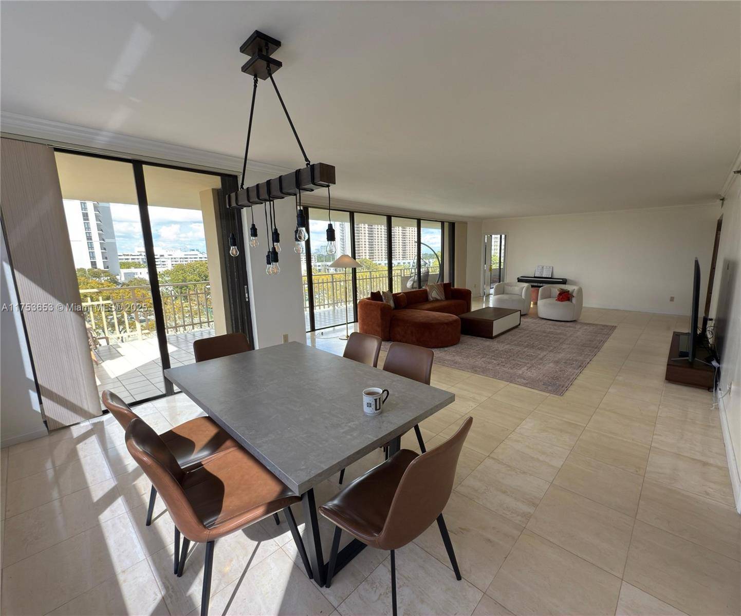 Miami, FL 33181,11113 NW Biscayne Blvd #552