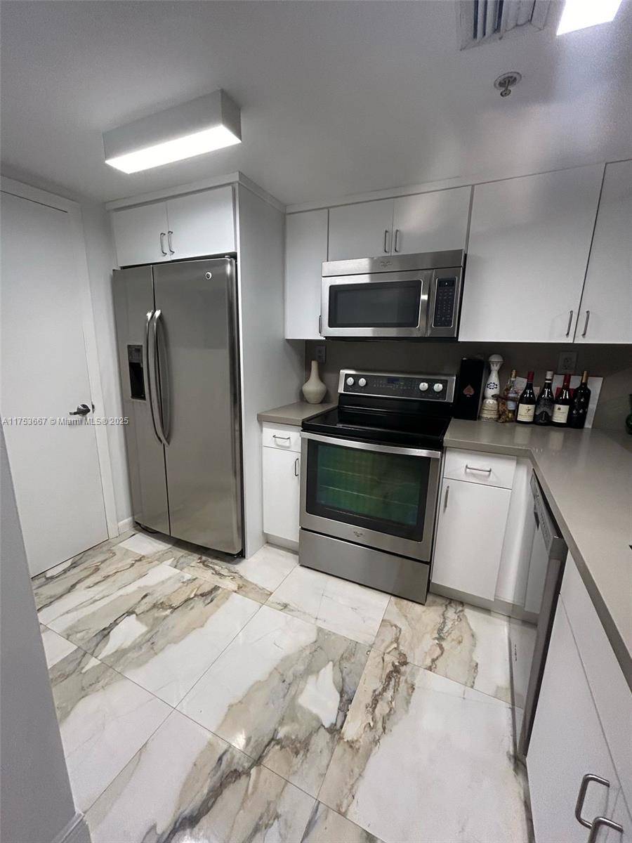Miami Beach, FL 33139,650 West Ave #1910