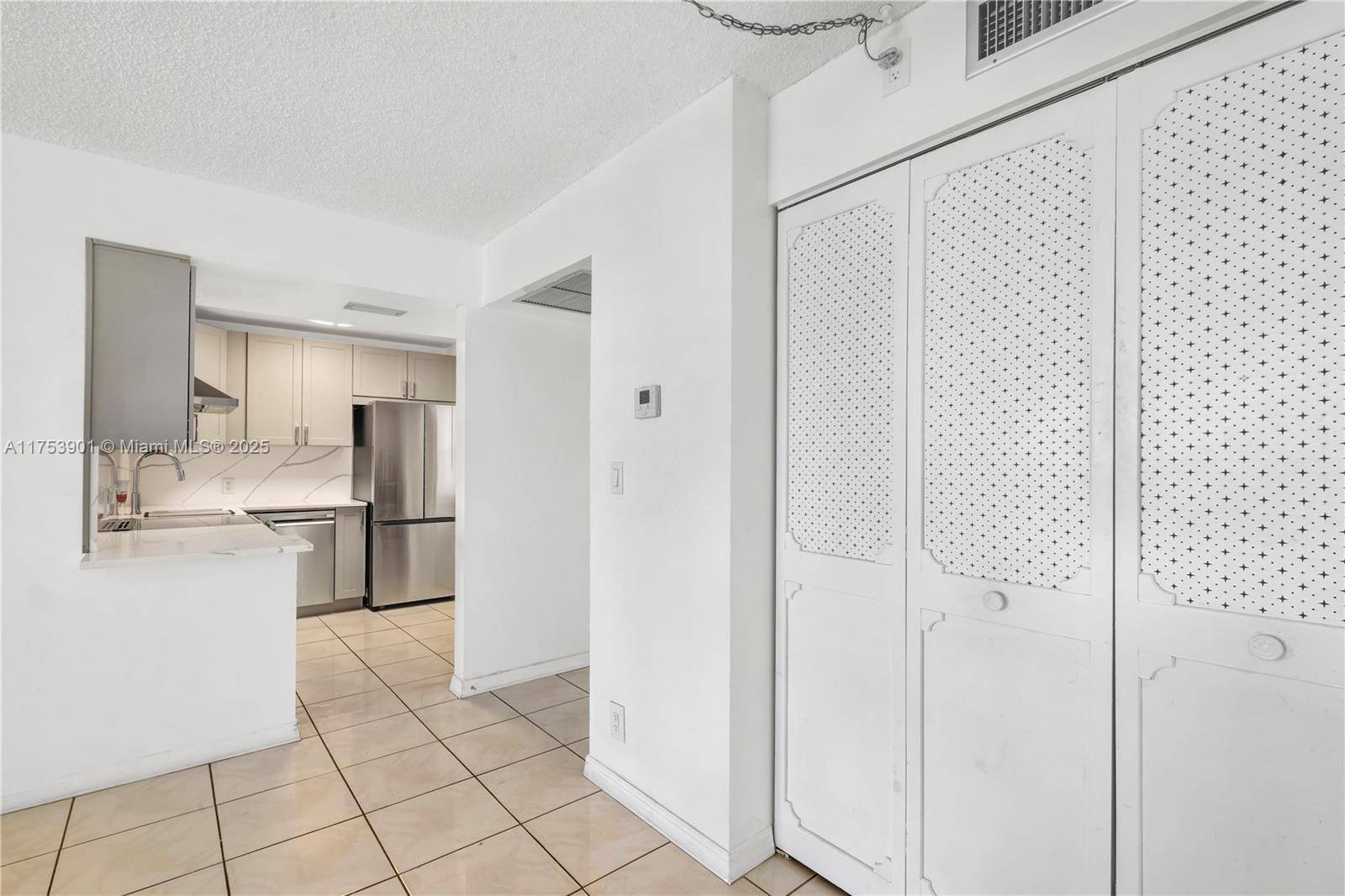 Aventura, FL 33180,20500 W Country Club Dr #512