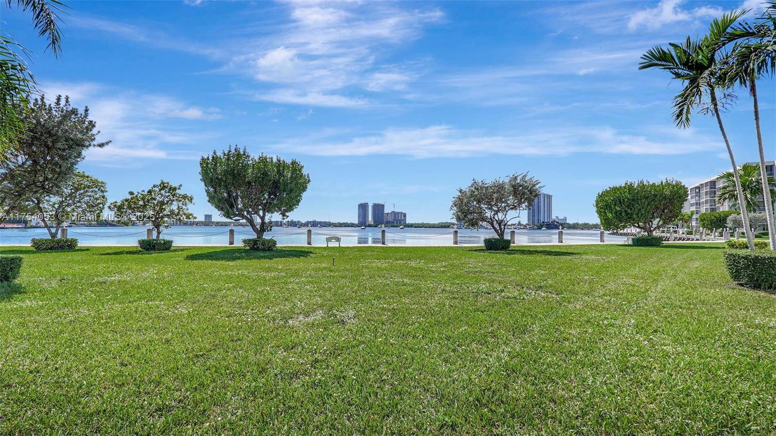 Aventura, FL 33160,3030 Marcos Dr #T205