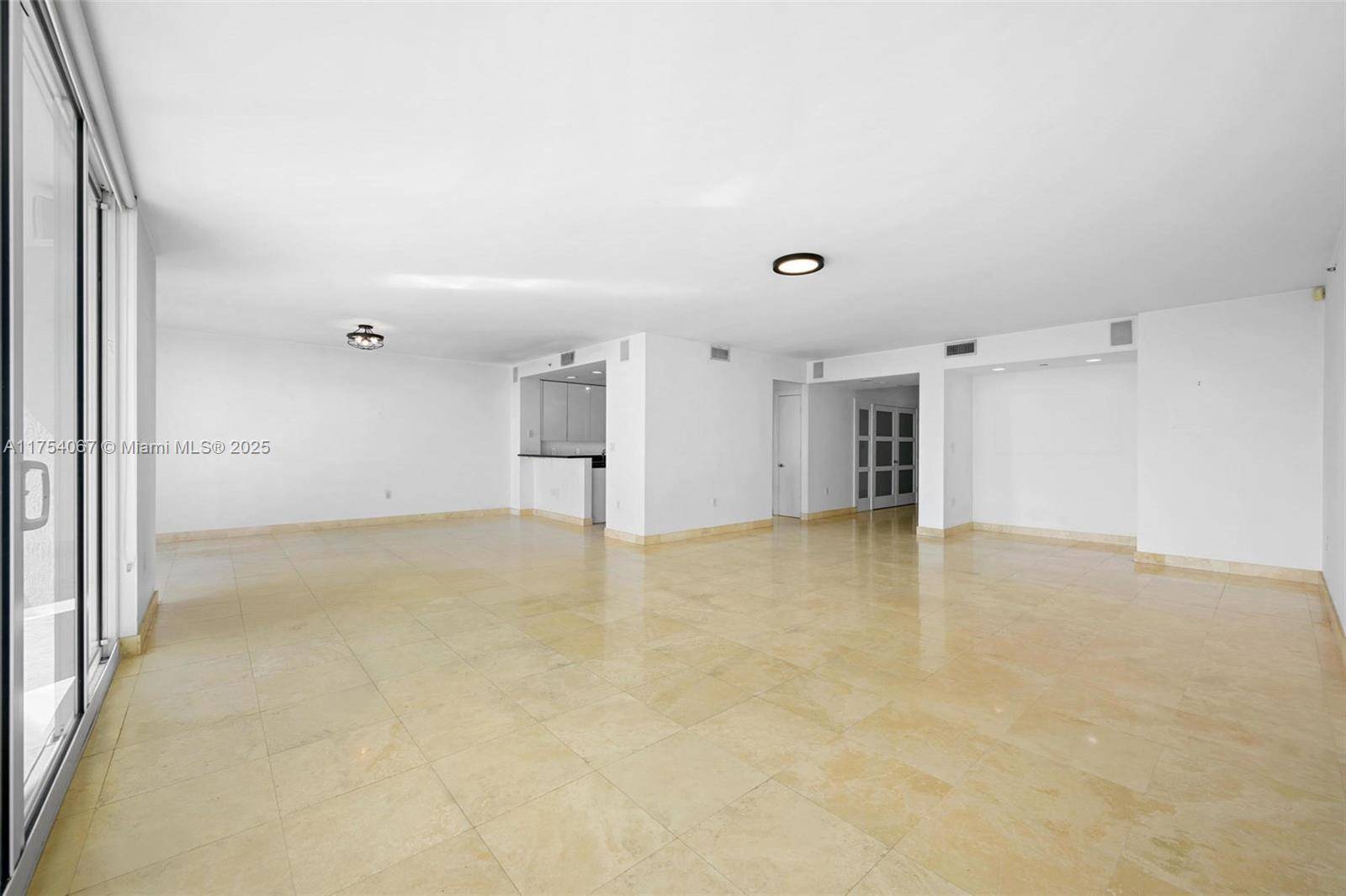 Aventura, FL 33180,20201 E Country Club Dr #1502