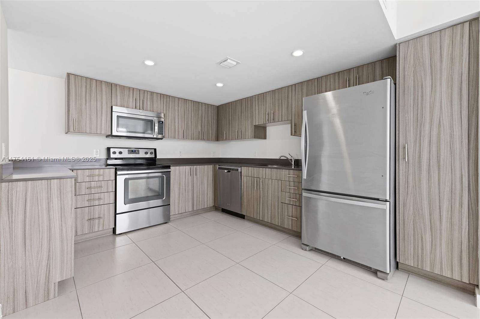 Miami Beach, FL 33139,910 West Ave #0800
