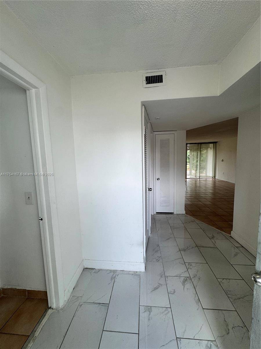 Miami, FL 33179,1351 NE 191st St #E203