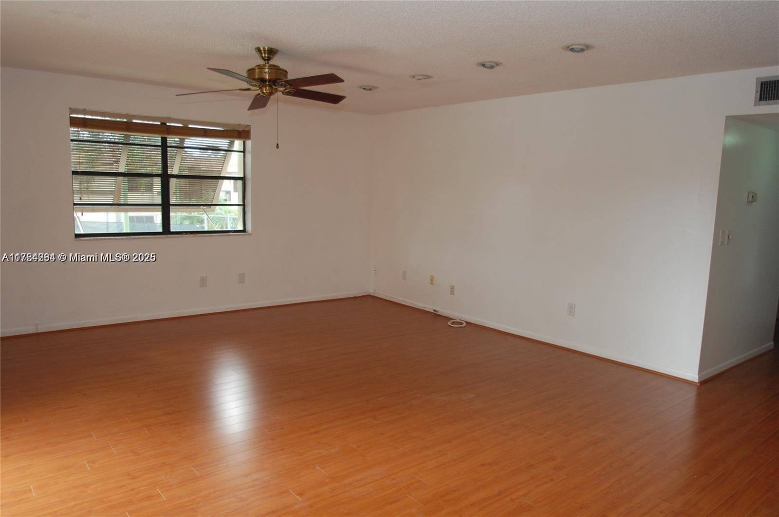 Miami, FL 33143,7935 SW 86th St #823