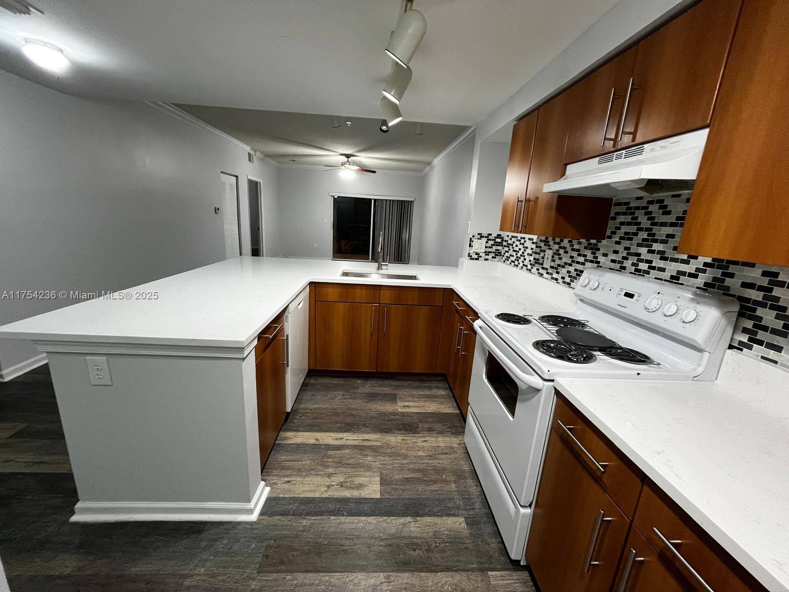 Coral Springs, FL 33067,5900 W Sample Rd #303