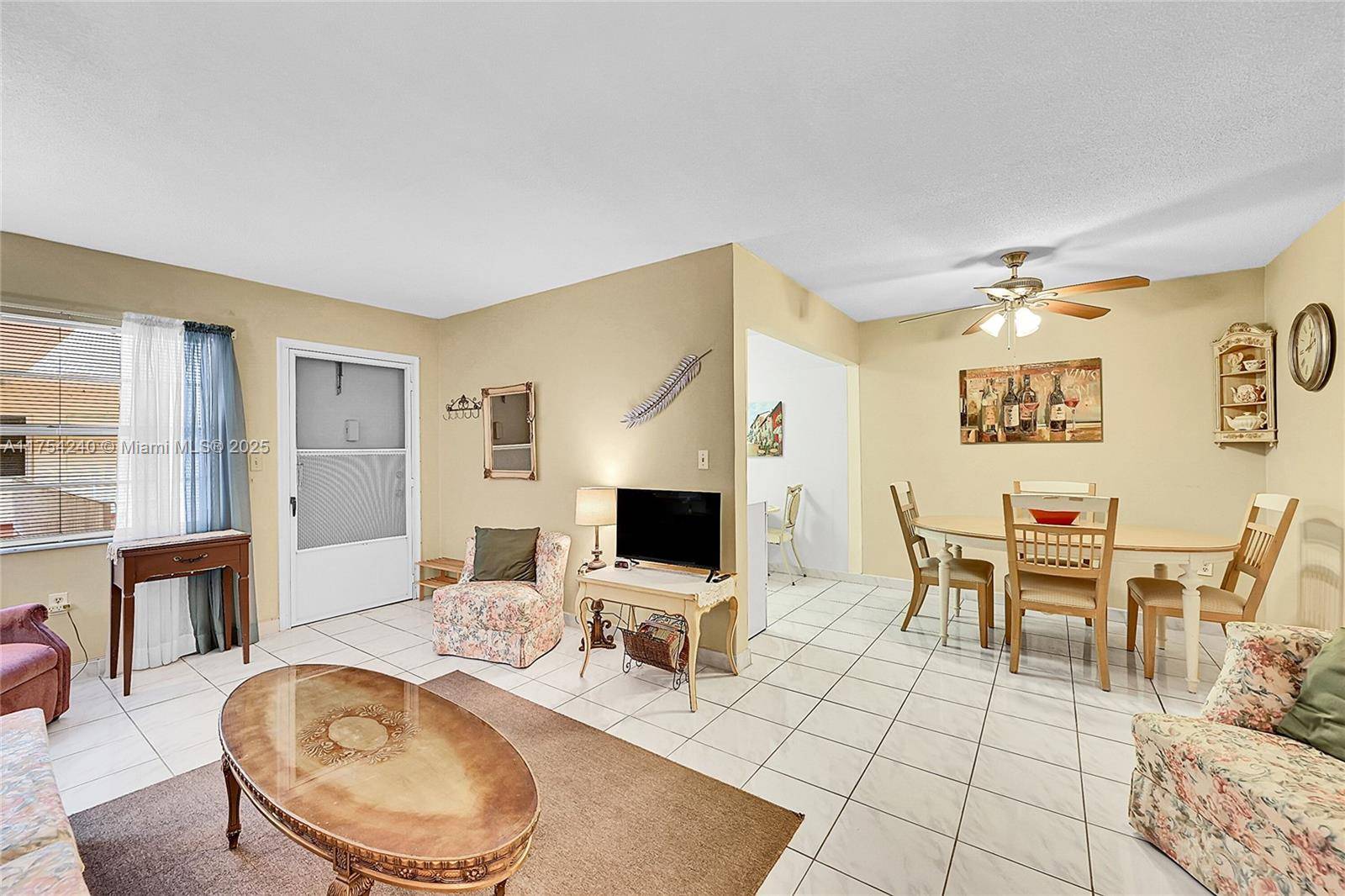 Hollywood, FL 33020,1747 Rodman St #207