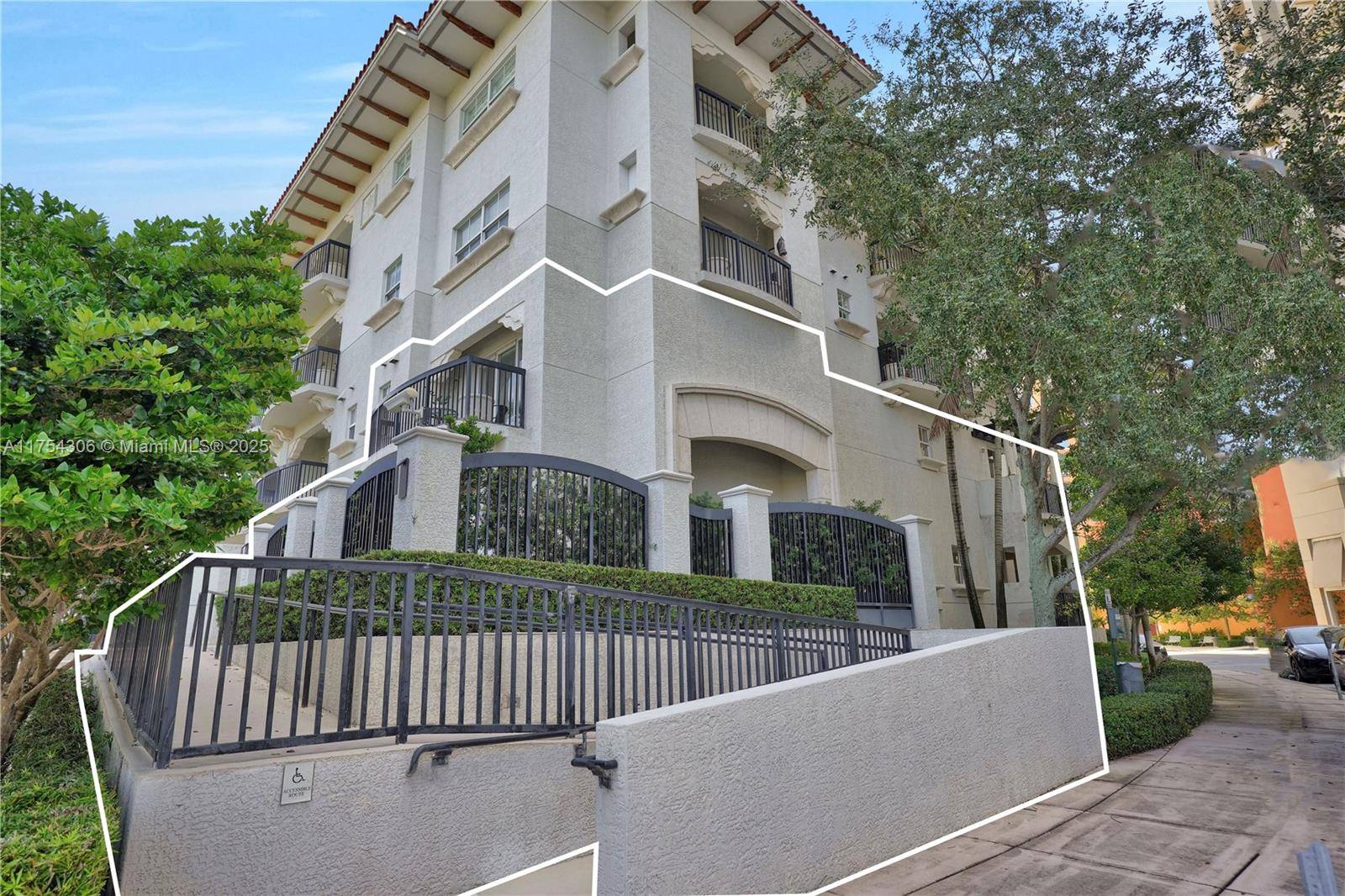 Coral Gables, FL 33134,50 Alhambra Cir #112