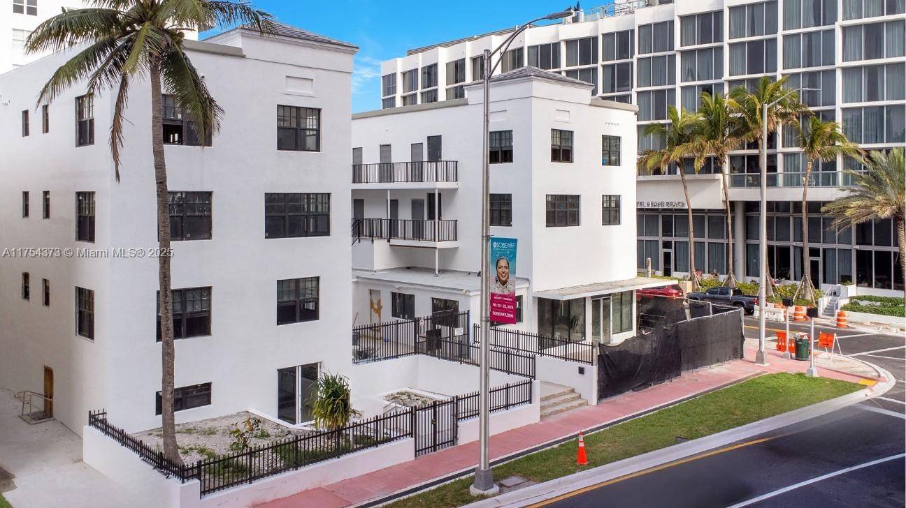 Miami Beach, FL 33140,2814 Collins Ave