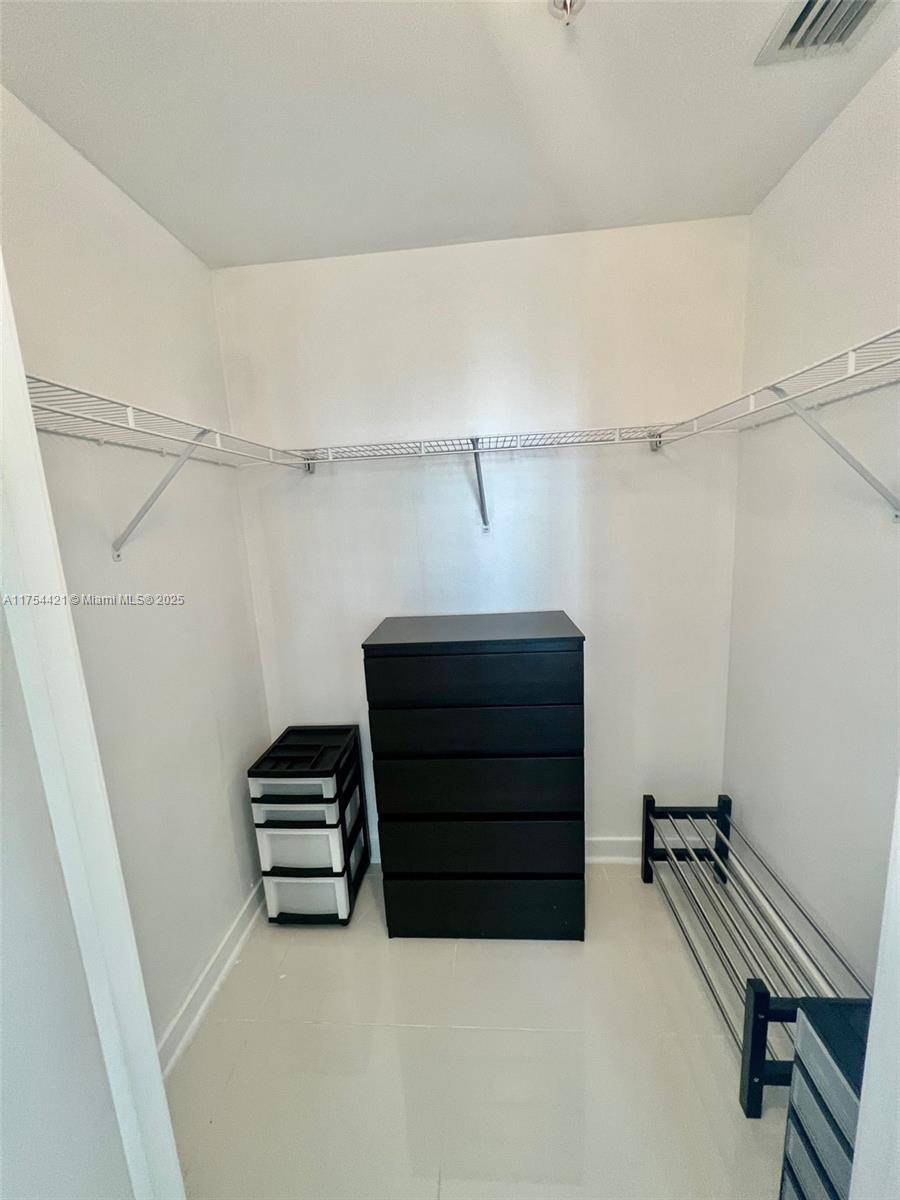 Miami, FL 33130,1111 SW 1st Ave #3223