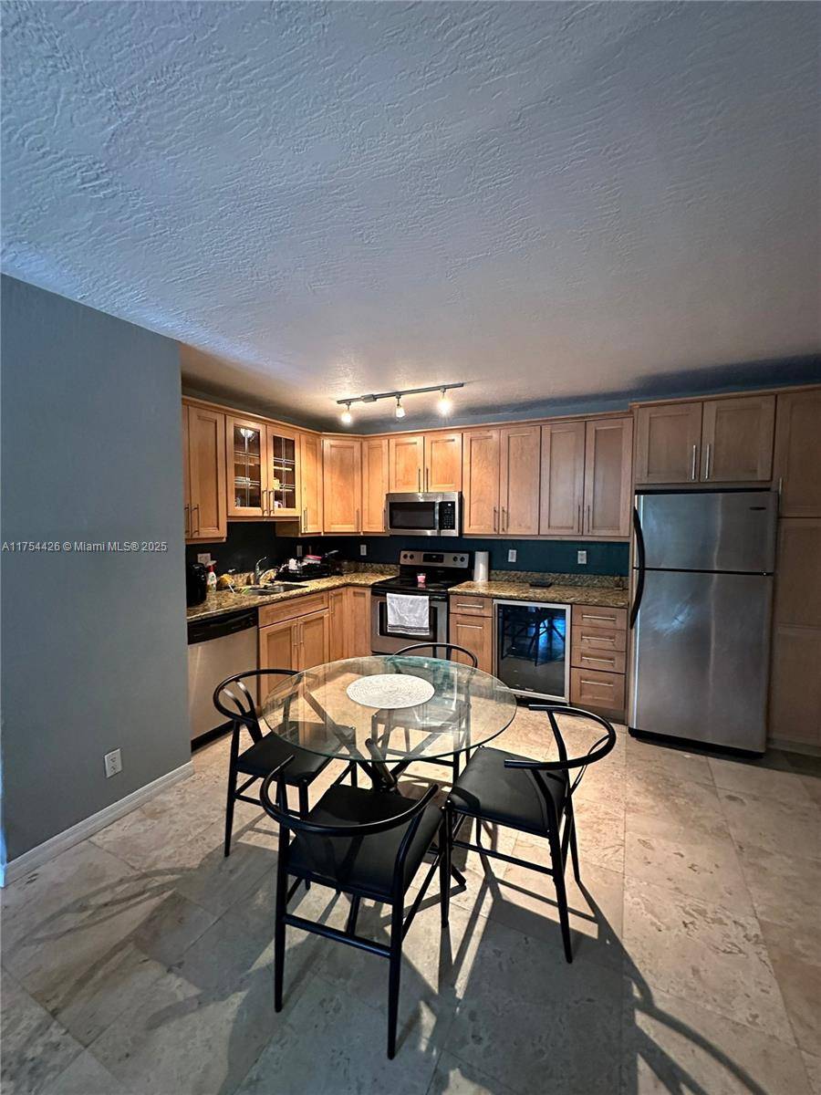 Fort Lauderdale, FL 33304,530 NE 15th Ct #1