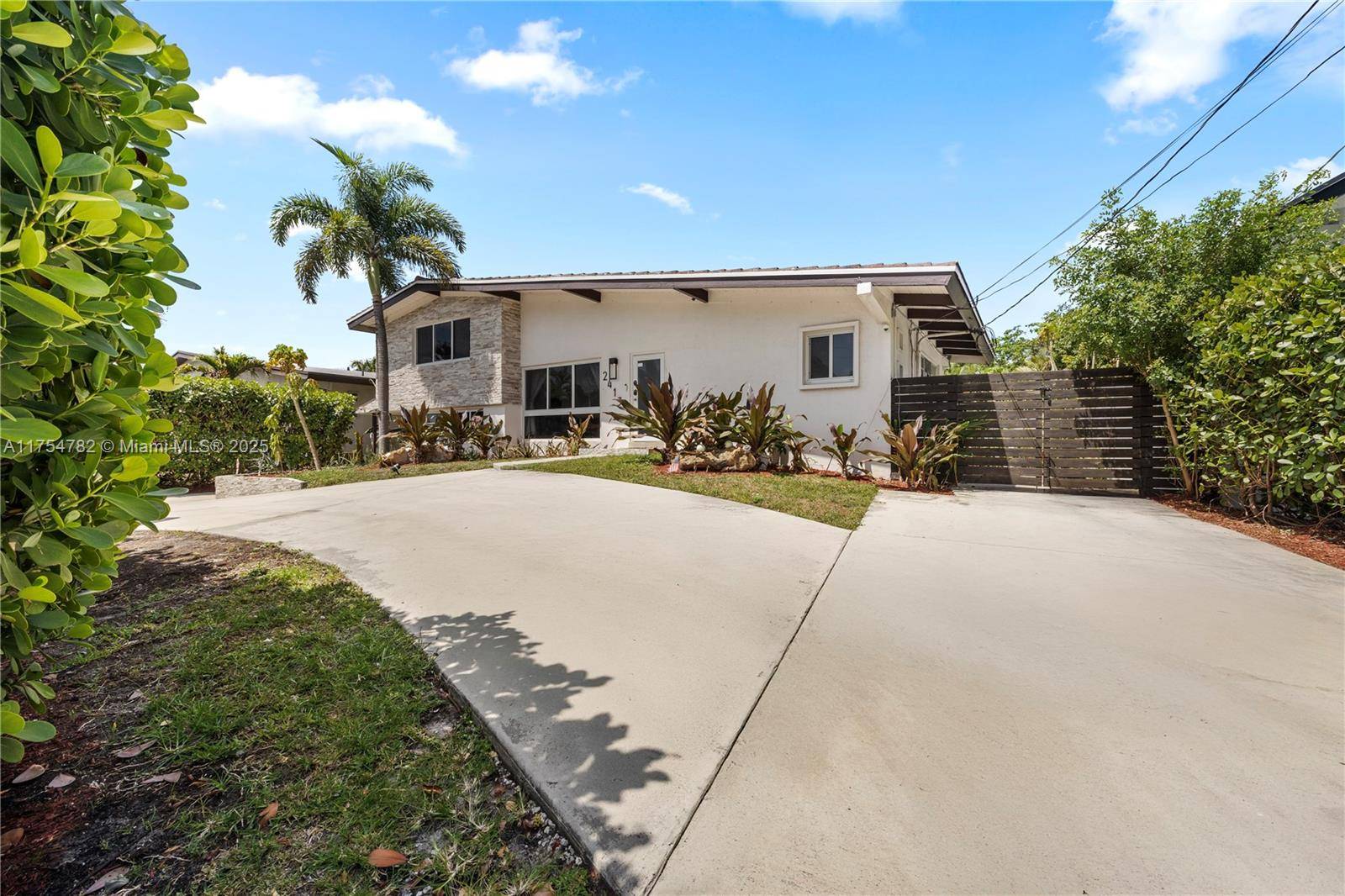 Fort Lauderdale, FL 33312,2413 Sugarloaf Ln