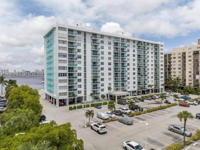 North Miami Beach, FL 33160,2841 NE 163rd #815