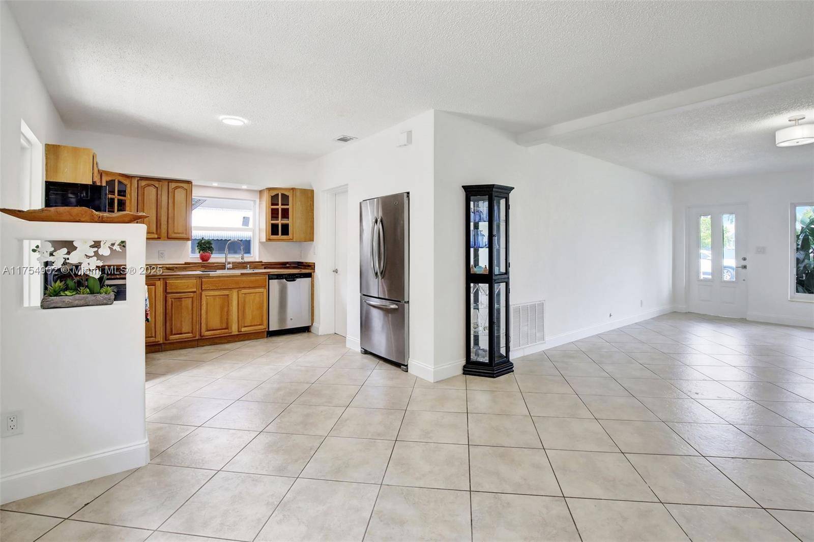Dania Beach, FL 33004,34 SE 14th St