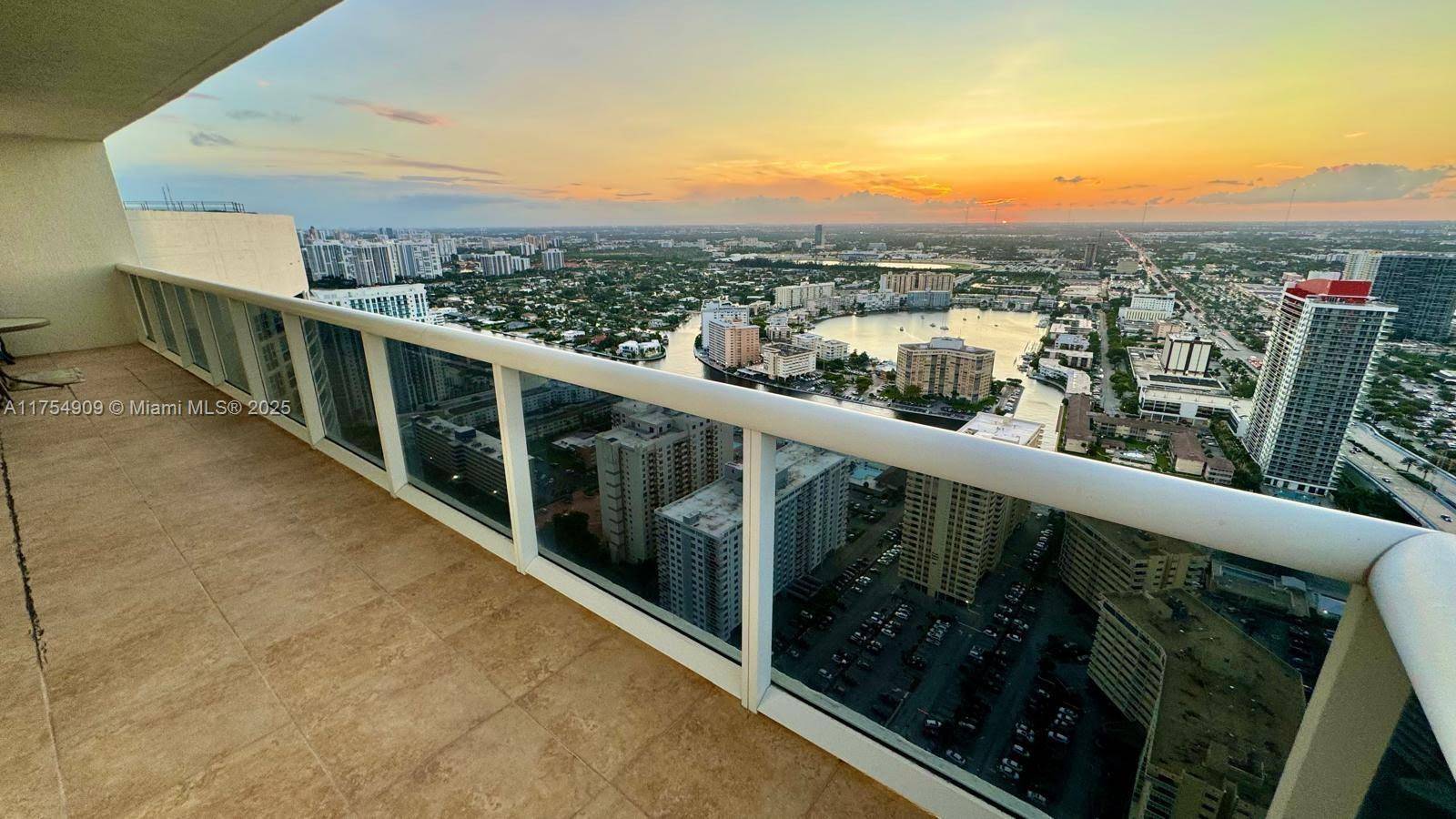 Hallandale Beach, FL 33009,1830 S Ocean Dr #4708