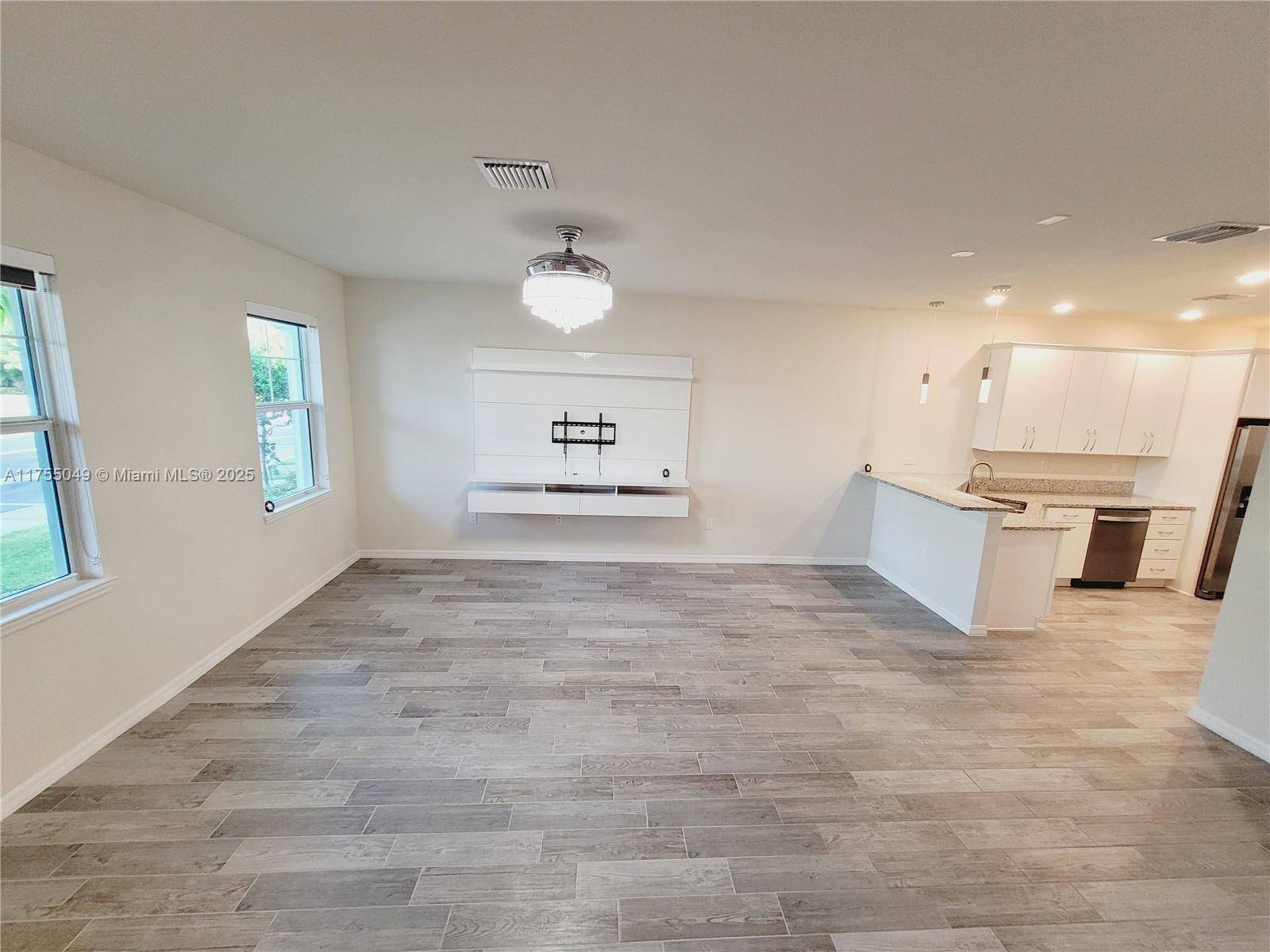 Hollywood, FL 33021,4920 Eucalyptus Dr #2