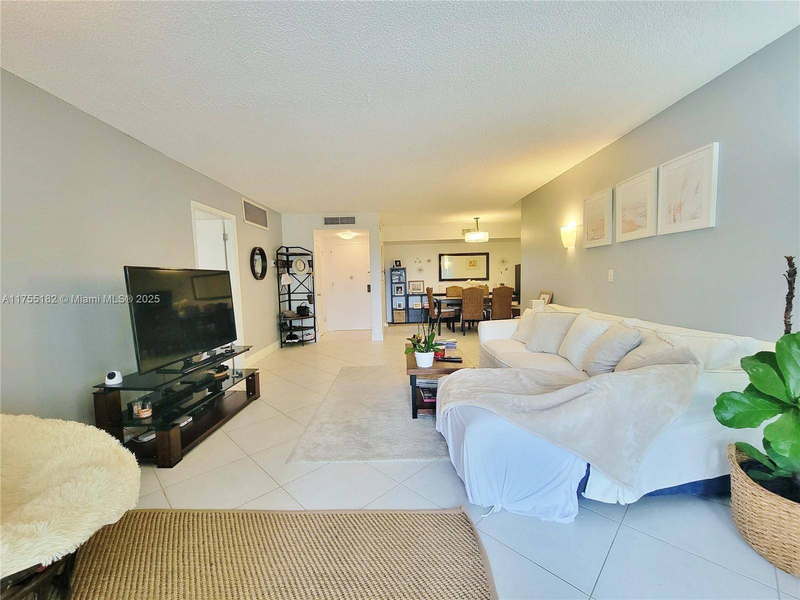 Key Biscayne, FL 33149,1111 Crandon Blvd #A205