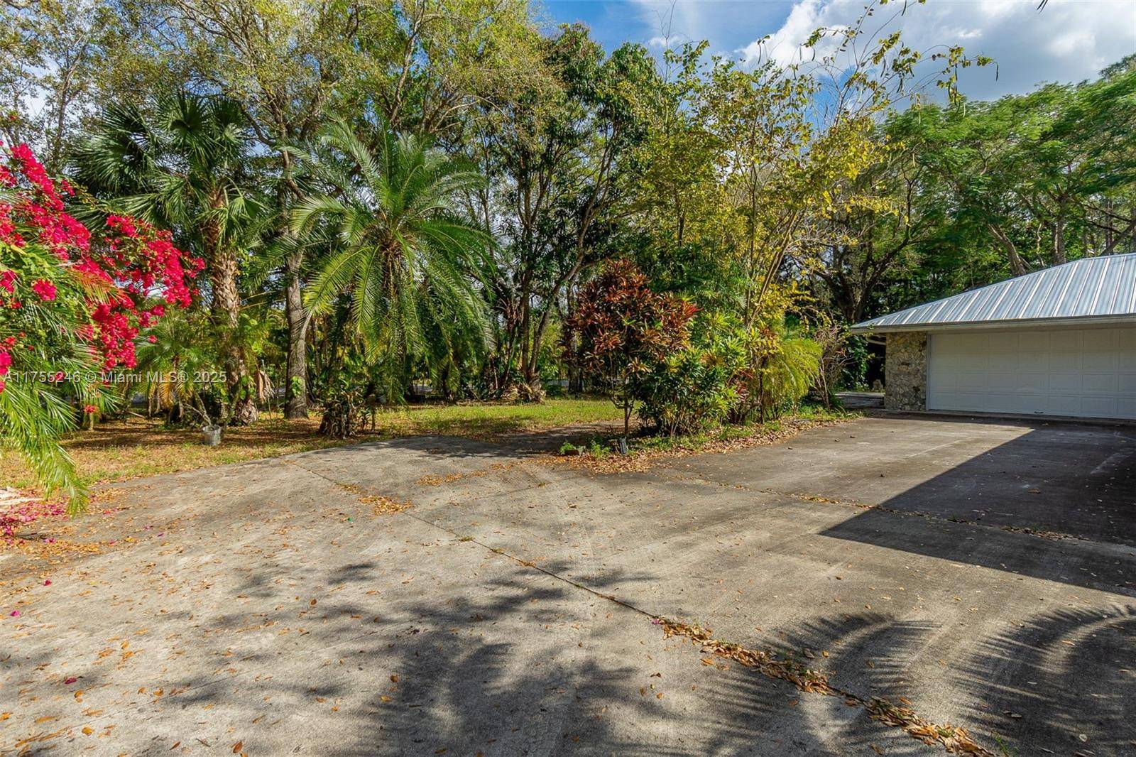 Loxahatchee, FL 33470,16030 E Mead Hill Dr