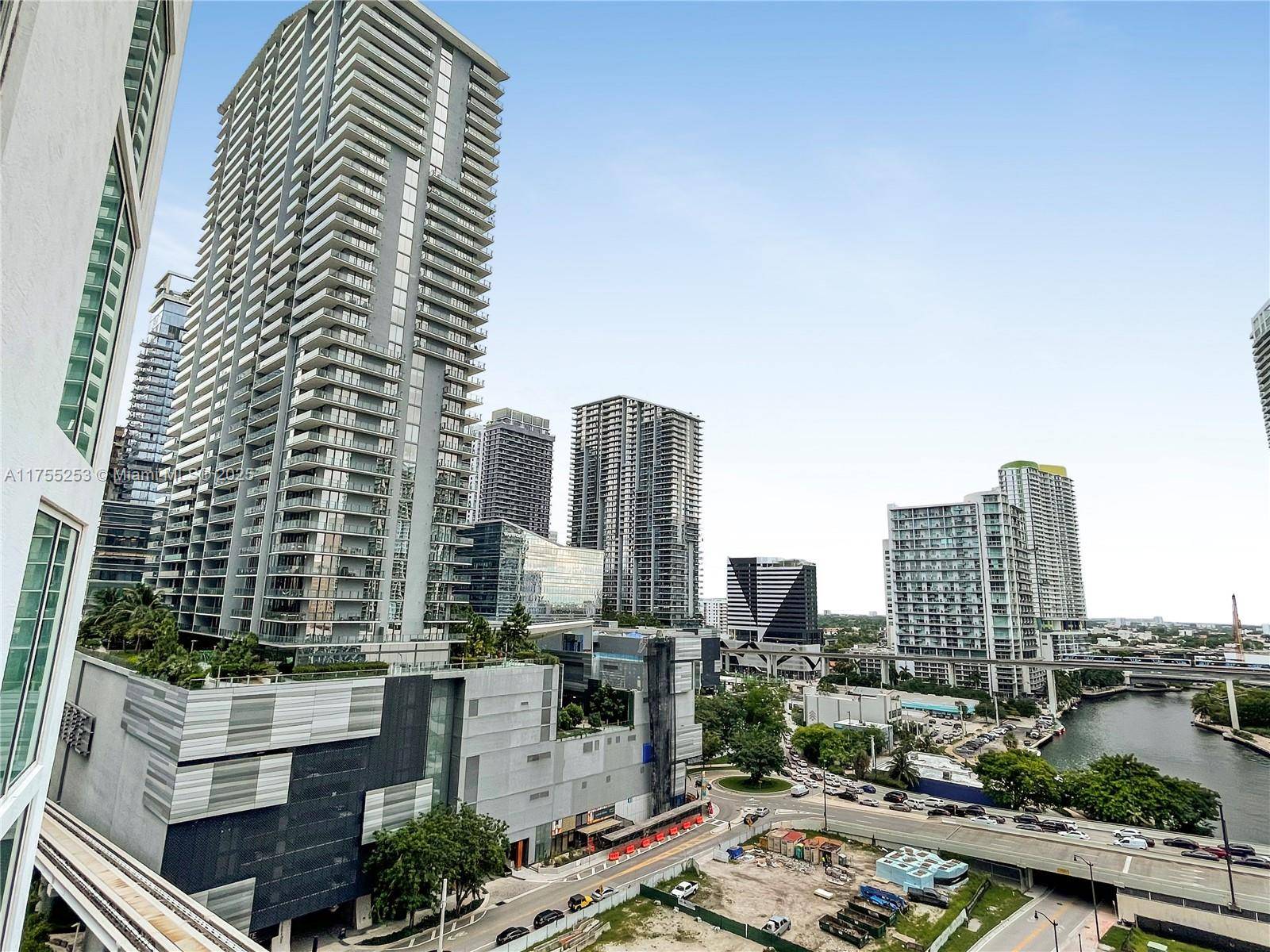 Miami, FL 33131,41 SE 5th St #916