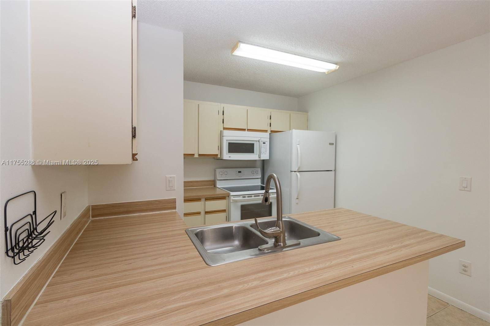 Hialeah, FL 33015,18328 NW 68th Ave #P