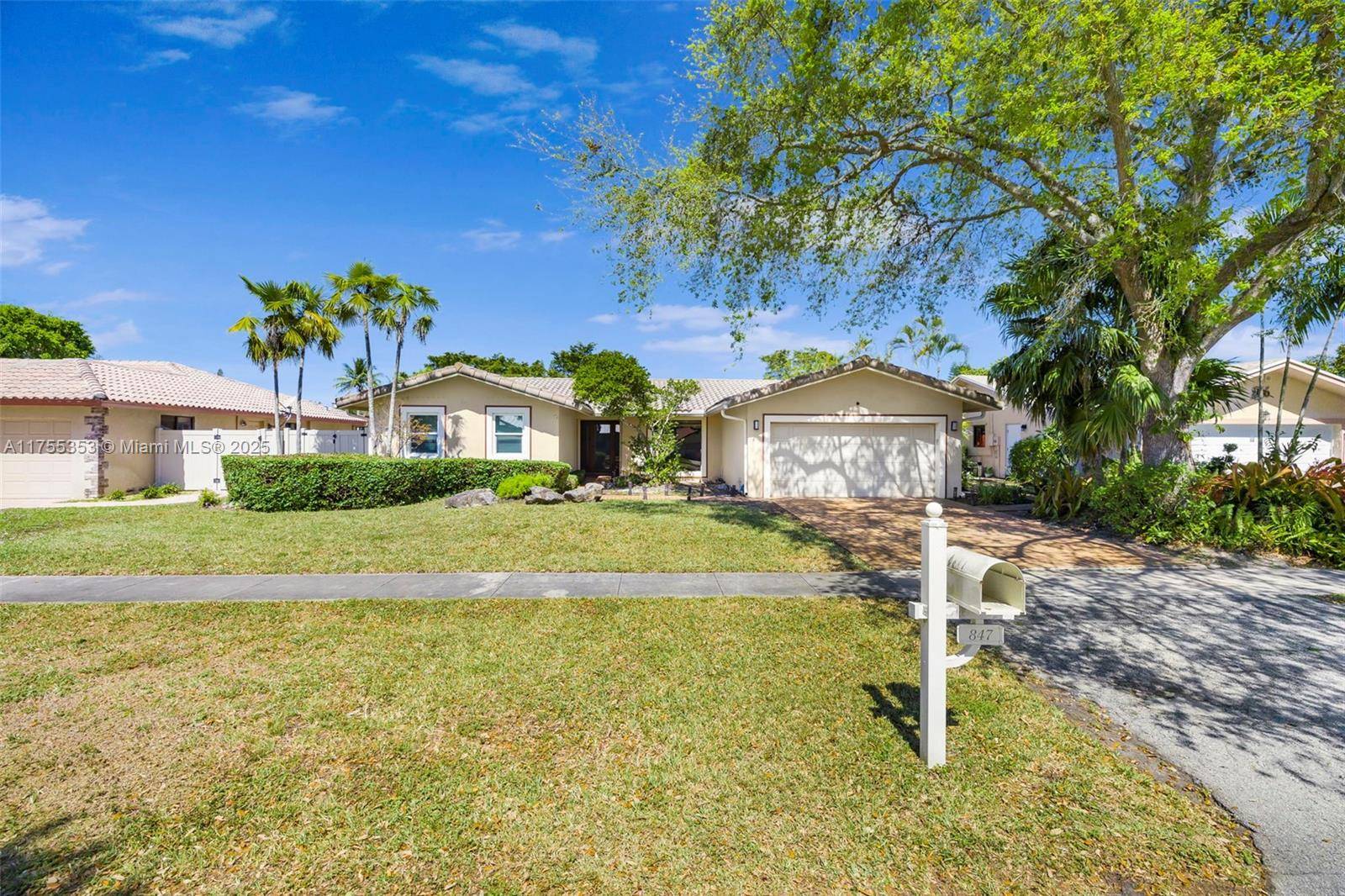 Plantation, FL 33324,847 W Plantation Cir