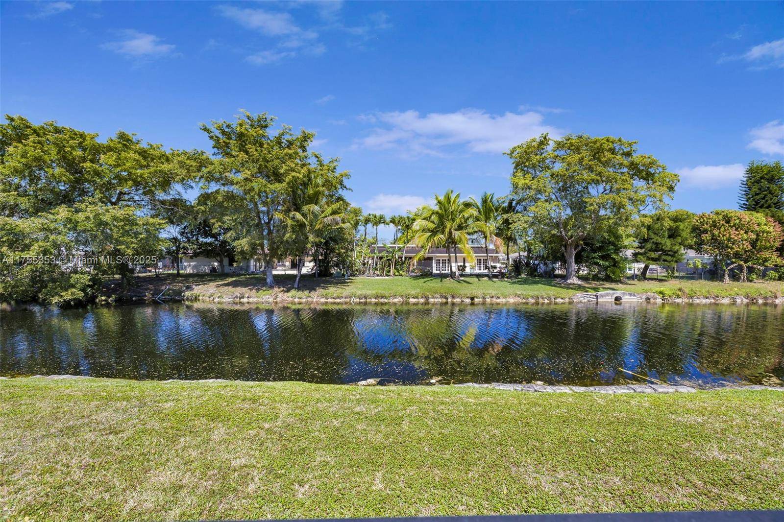 Plantation, FL 33324,847 W Plantation Cir