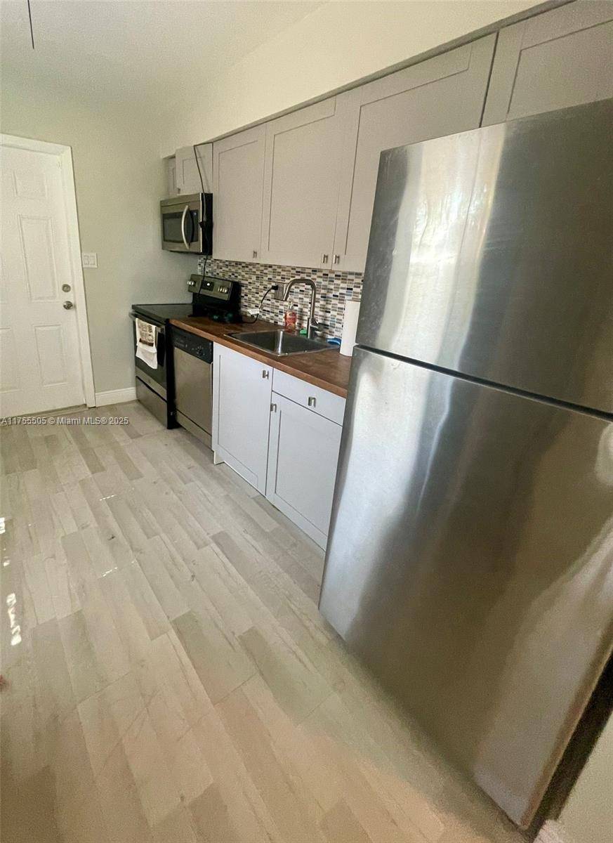 Hollywood, FL 33020,2615 Wilson St