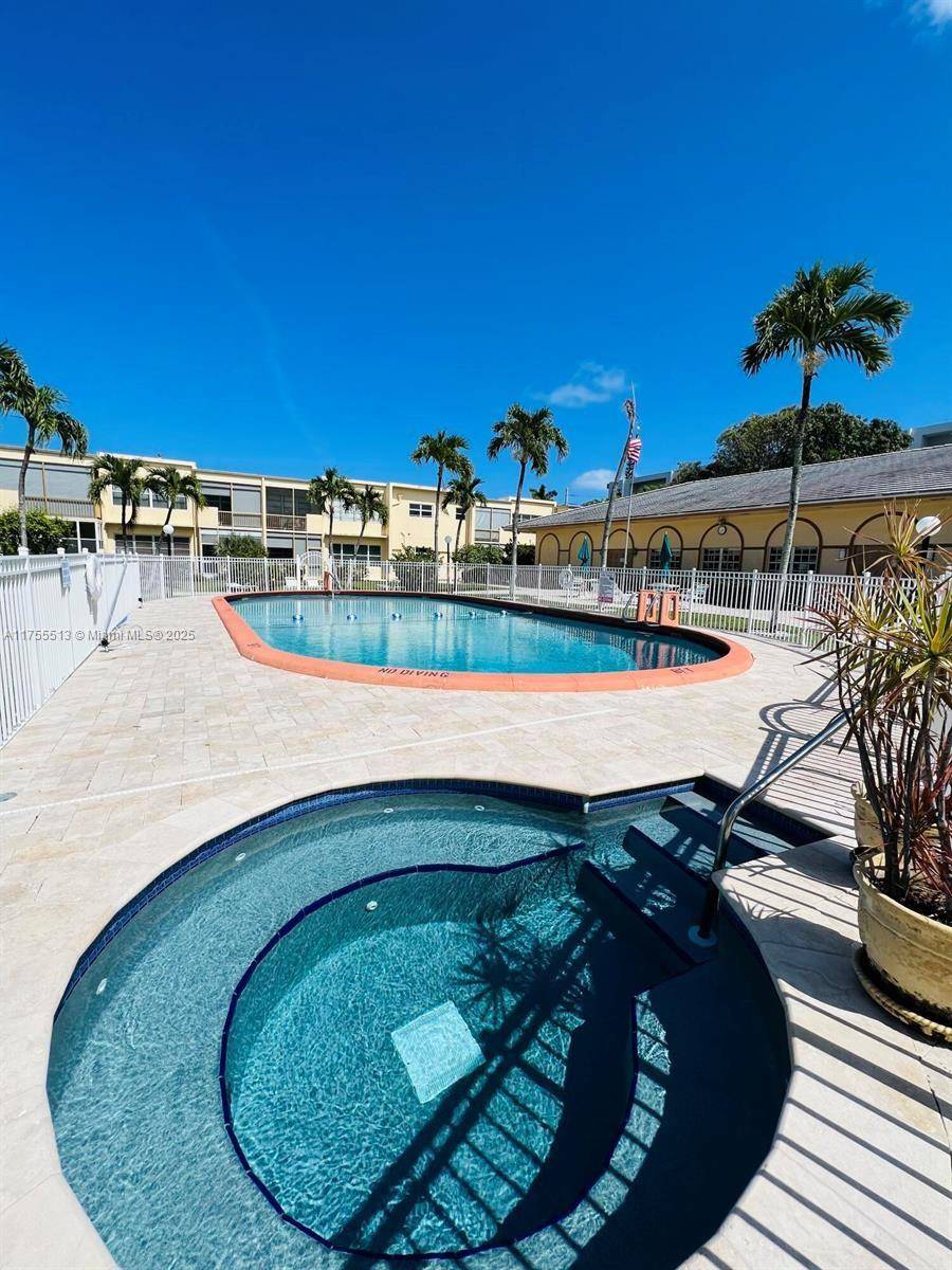 Hallandale Beach, FL 33009,851 NE 14th Ave #414