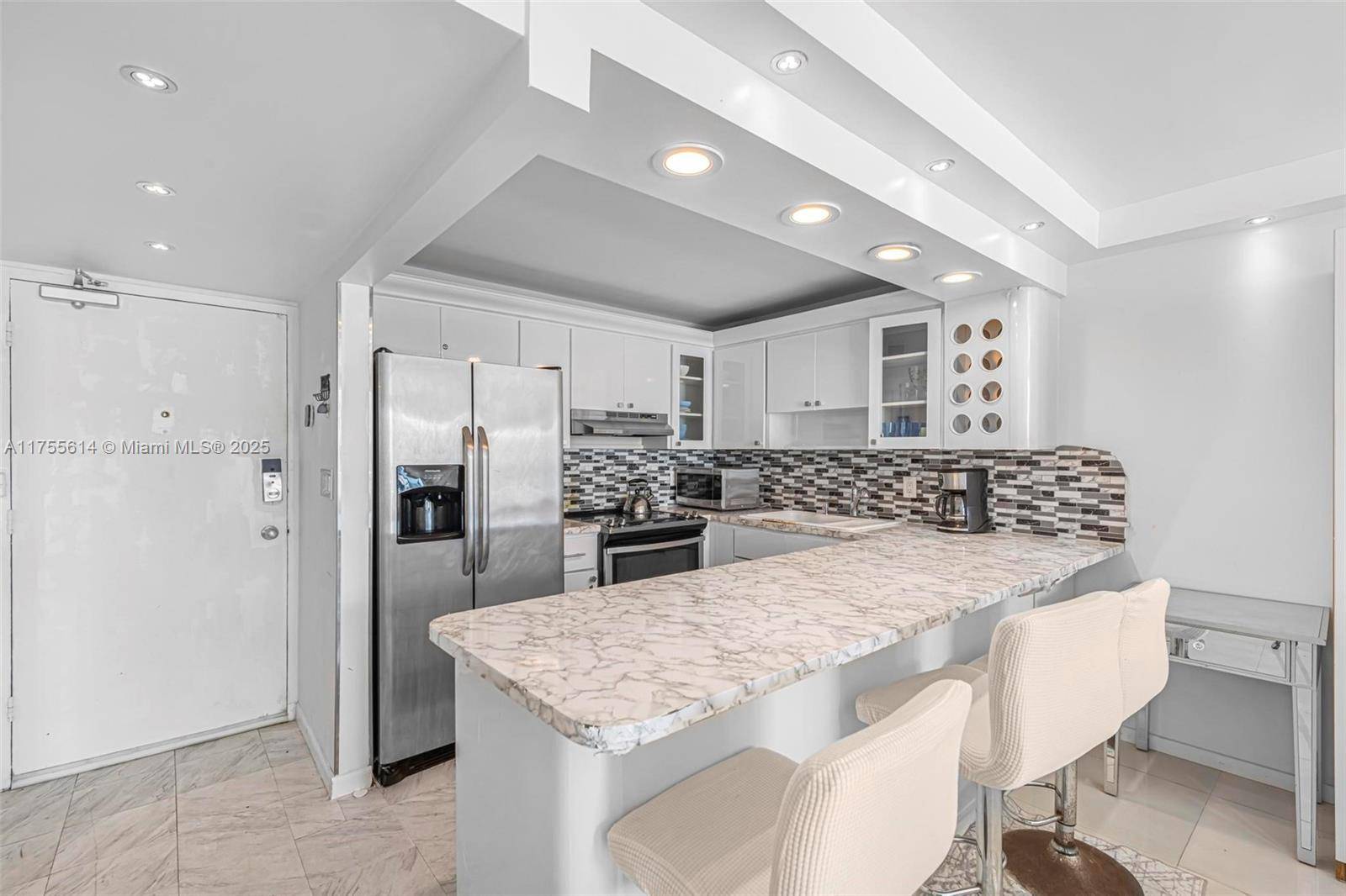 Miami Beach, FL 33139,401 Ocean Dr #1008