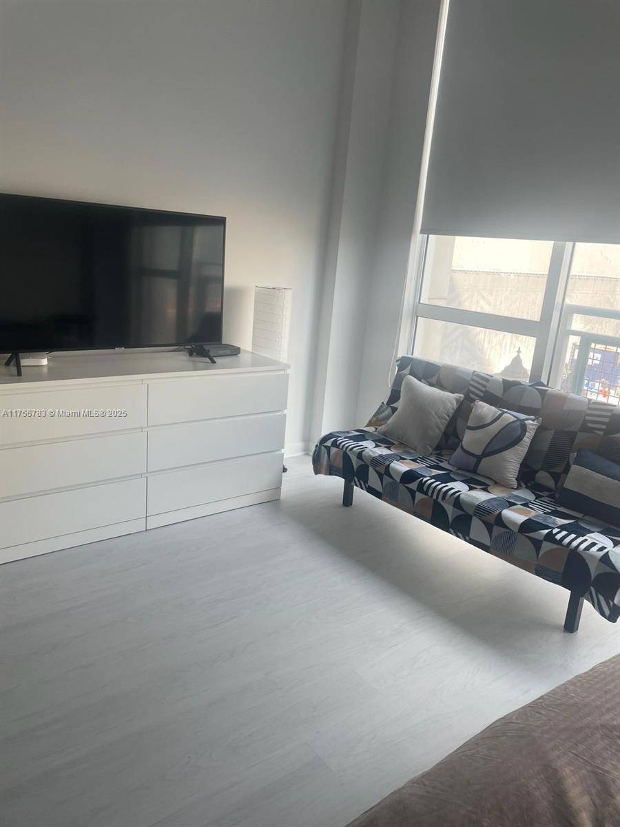 Miami, FL 33132,244 Biscayne Blvd #246