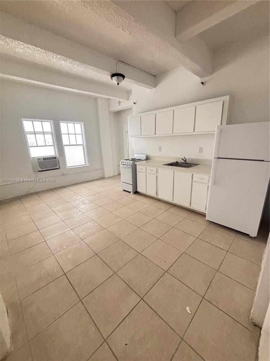 Miami Beach, FL 33139,220 23rd St #303