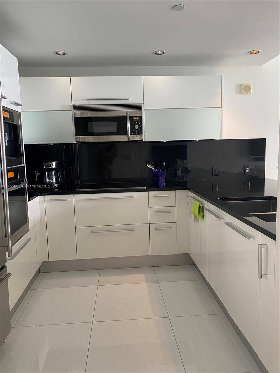 Sunny Isles Beach, FL 33160,17121 Collins Ave #1906
