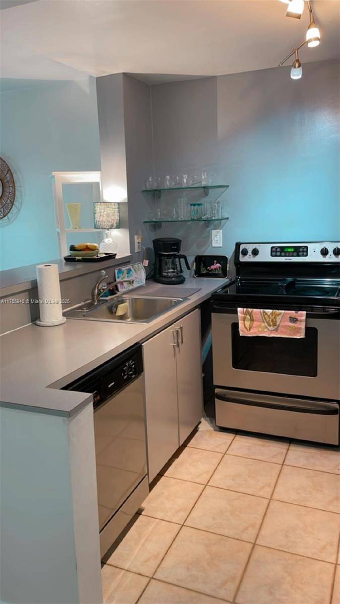 Miami Beach, FL 33139,1673 Bay Rd #303