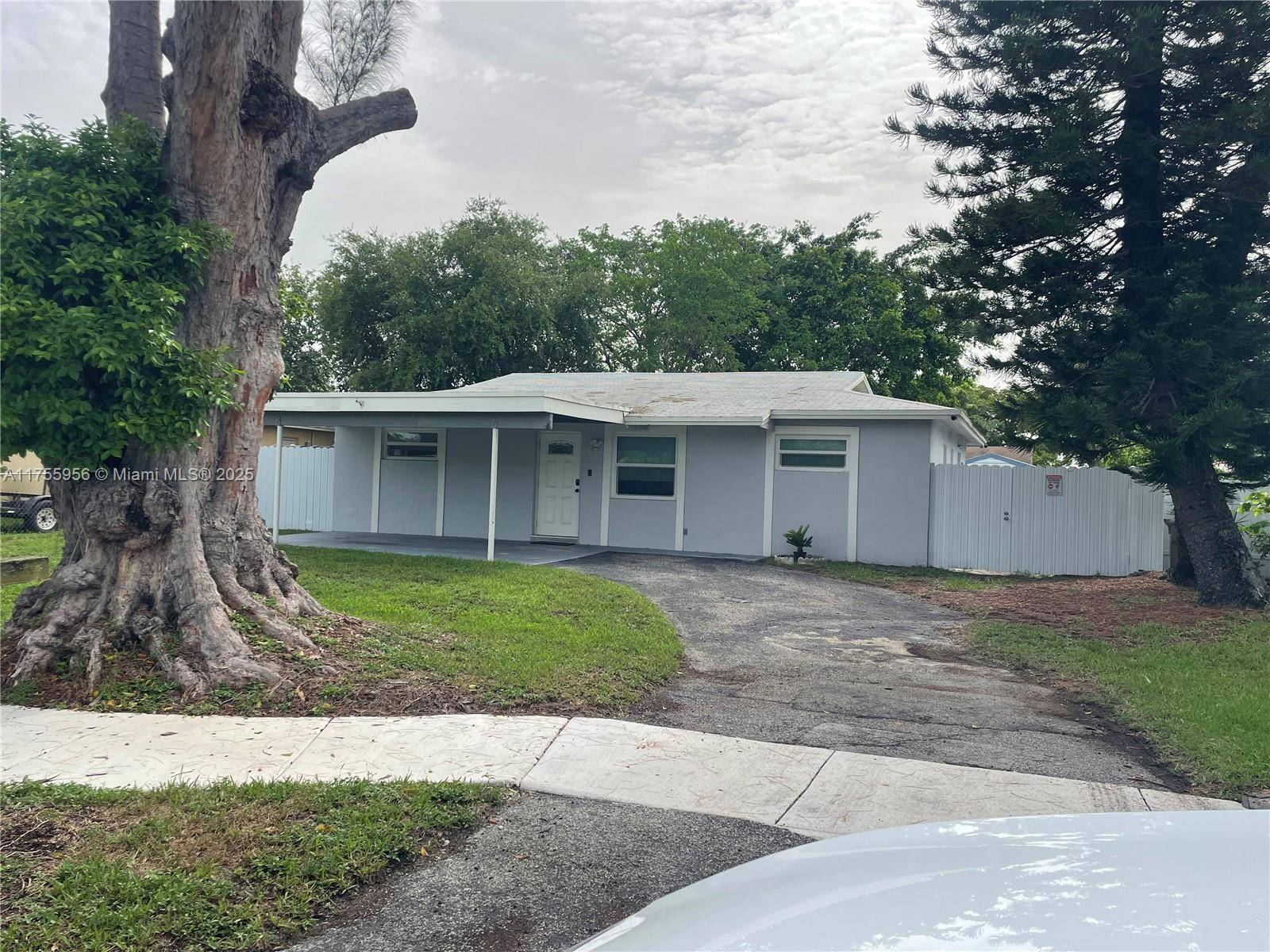 Davie, FL 33314,4161 SW 56th Ave